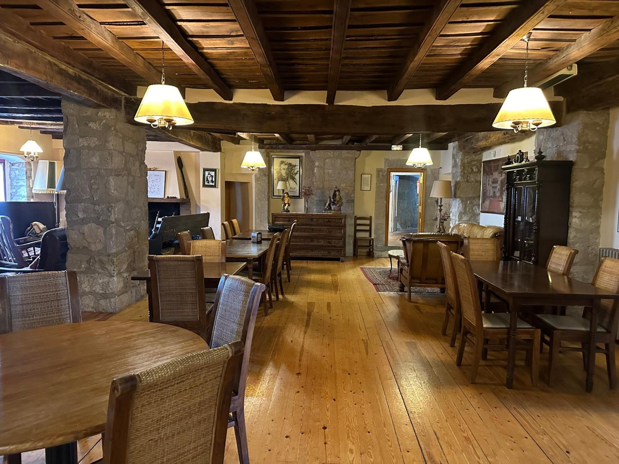 Santuari Mare De Deu Del Mont Restaurant-Hostatgeria Hotel Beuda Exterior photo